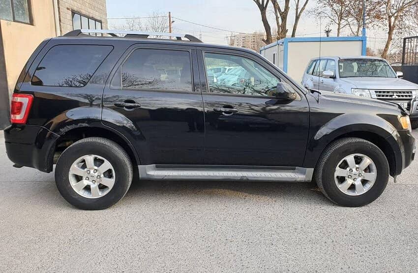 Форд Эскейп сбоку справа миниатюра