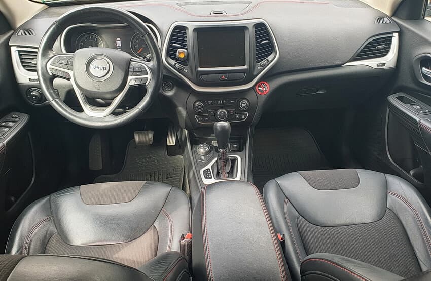 Jeep Cherokee back right thumbnmail