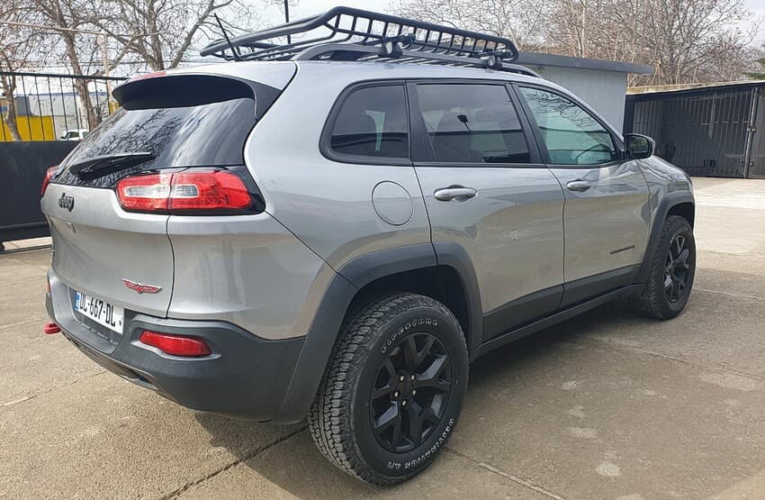 Jeep Cherokee back thumbnmail