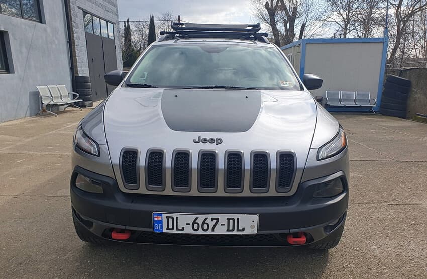 Jeep Cherokee front thumbnail