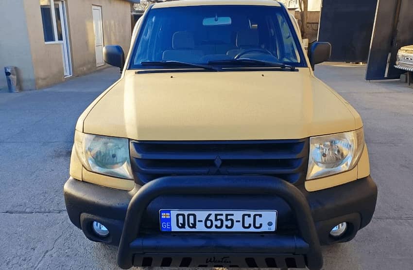 Mitsubishi Pajero IO vorne miniature