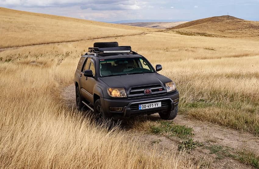 Тойота 4Раннер спереди слева миниатюра