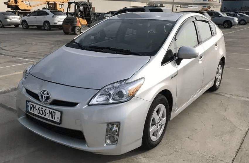 Toyota Prius front right view