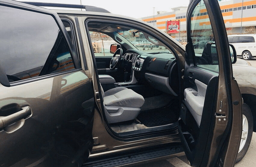 Тойота Секвойя интерьер миниатюра