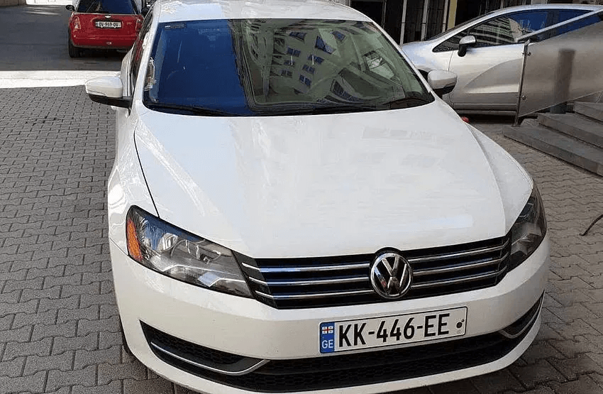 Volkswagen Passat front